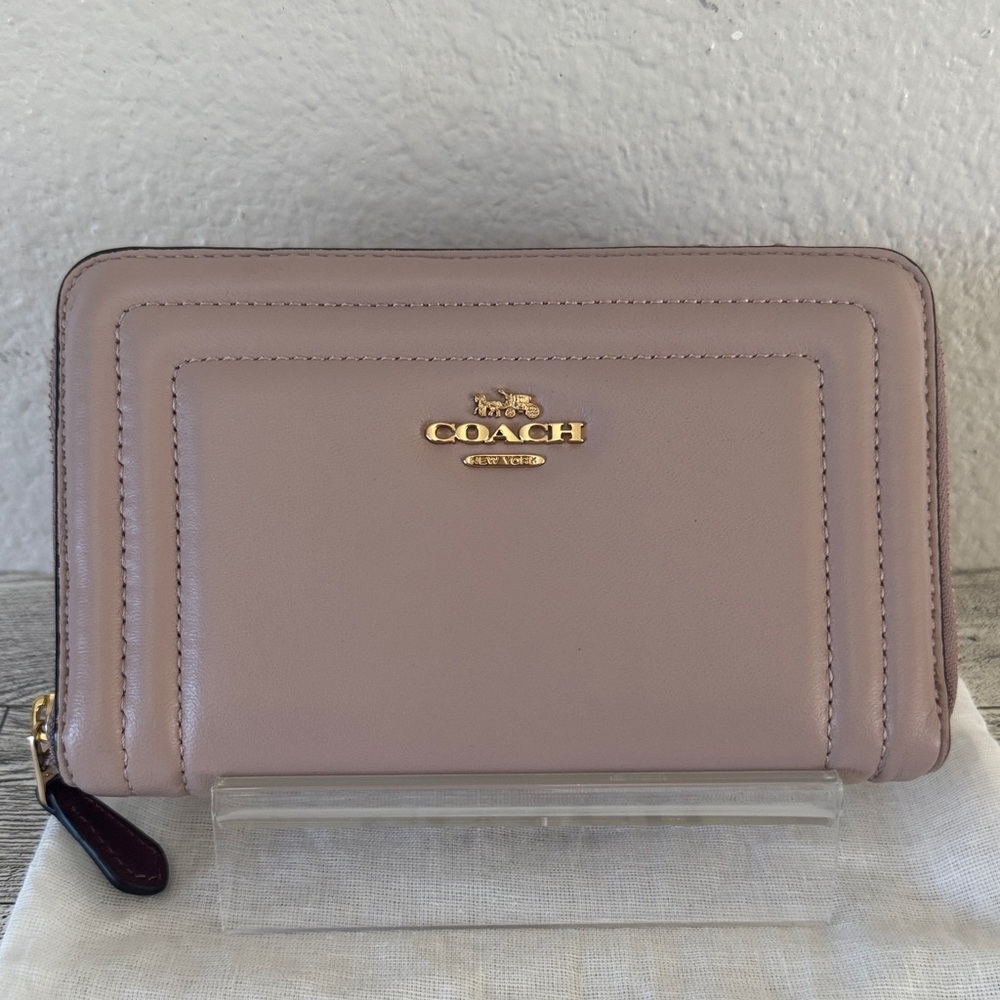 Coach Medium ID Zip Wallet in Colorblock with Border Quilting NWOT